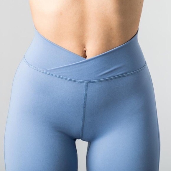 Alphalete Surface Path Crossover Leggings - Picture 2 of 2